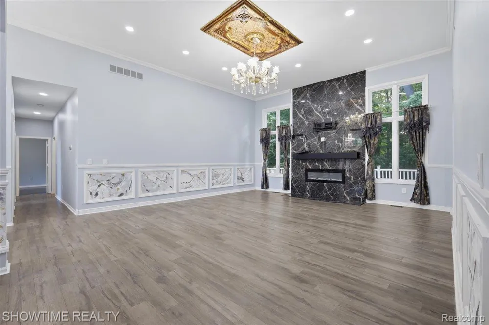 11656 Majestic Court Shelby Charter Township, MI 48315