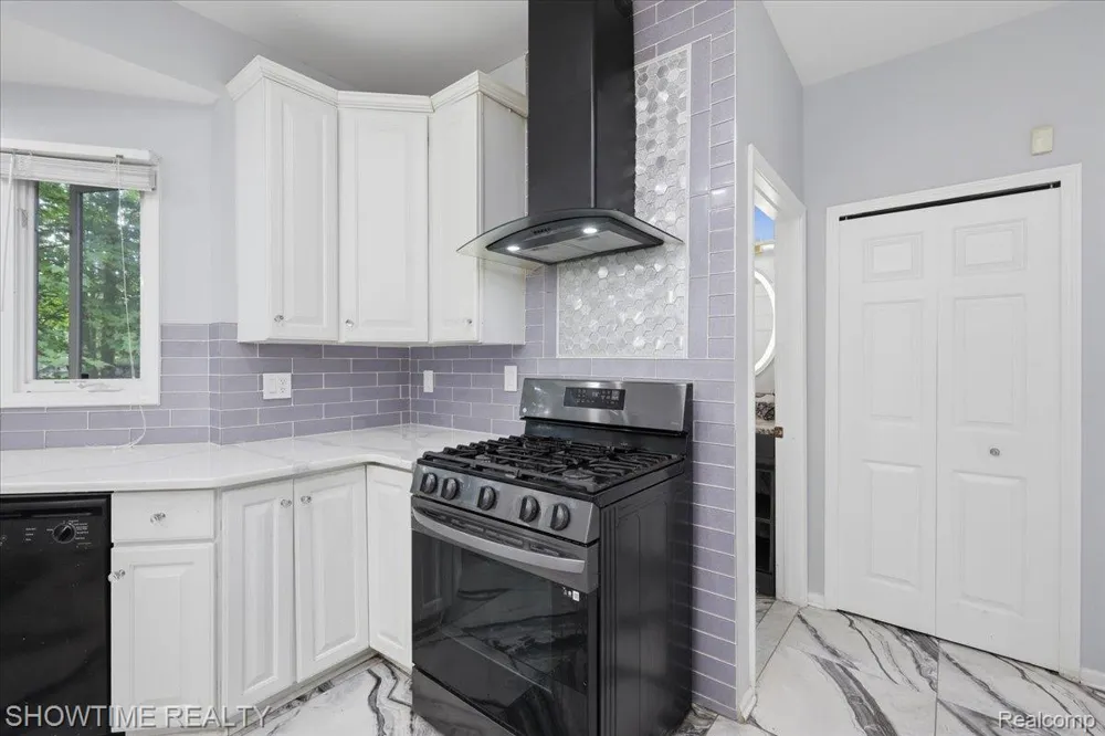 11656 Majestic Court Shelby Charter Township, MI 48315