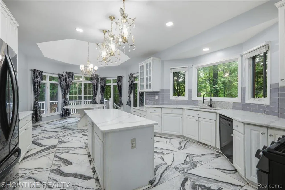 11656 Majestic Court Shelby Charter Township, MI 48315