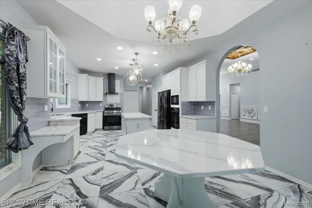 11656 Majestic Court Shelby Charter Township, MI 48315
