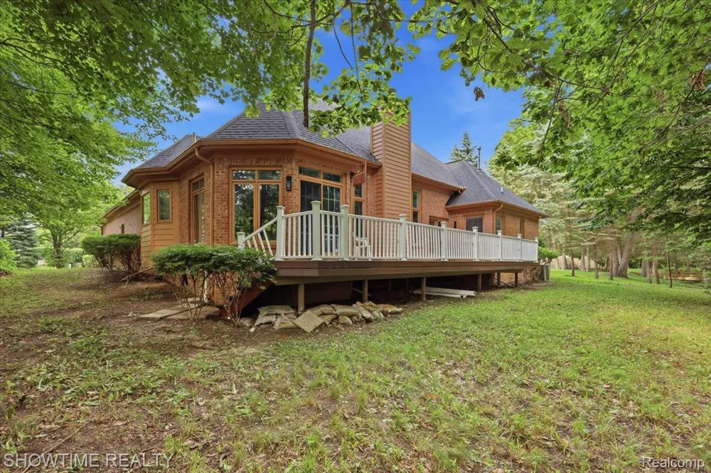 11656 Majestic Court Shelby Charter Township, MI 48315