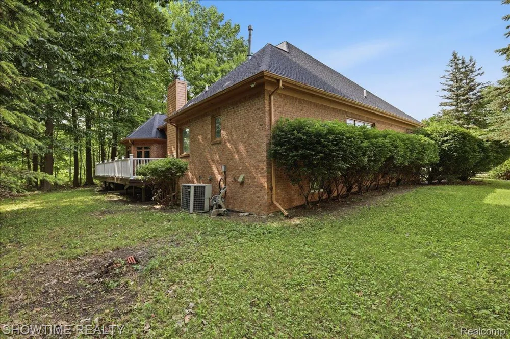 11656 Majestic Court Shelby Charter Township, MI 48315