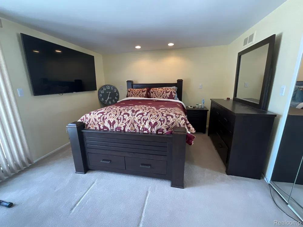 32450 Barclay Square Warren City, MI 48093