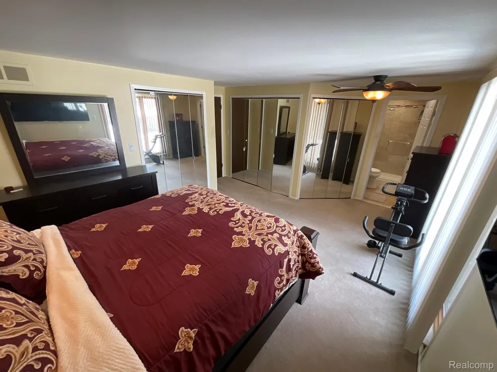 32450 Barclay Square Warren City, MI 48093