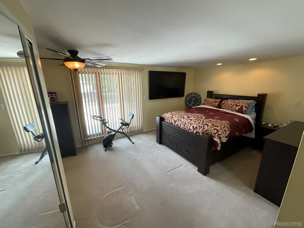 32450 Barclay Square Warren City, MI 48093