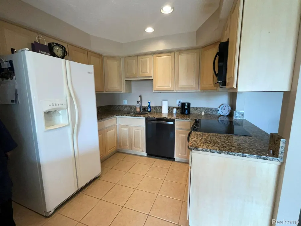 32450 Barclay Square Warren City, MI 48093