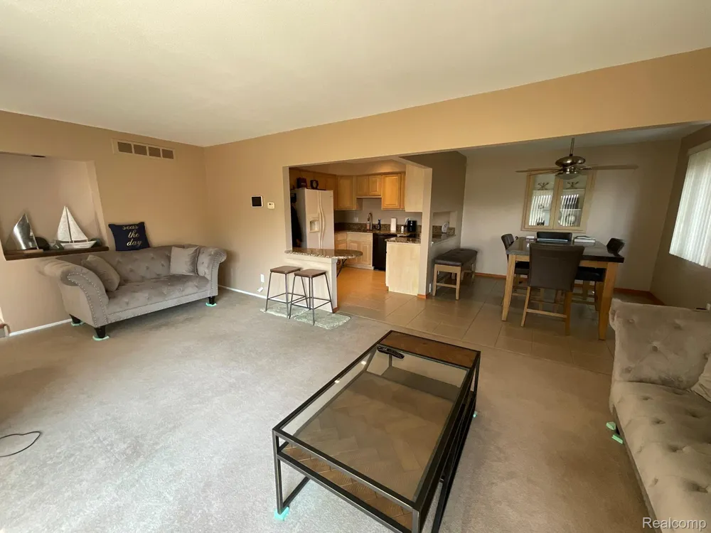 32450 Barclay Square Warren City, MI 48093