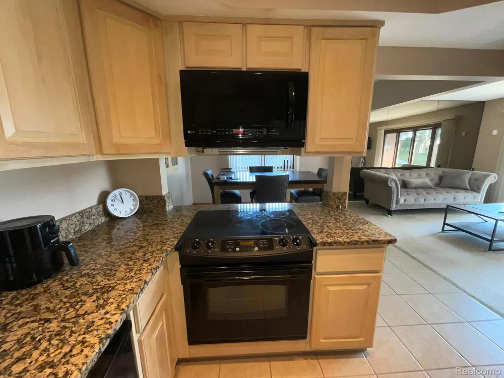 32450 Barclay Square Warren City, MI 48093