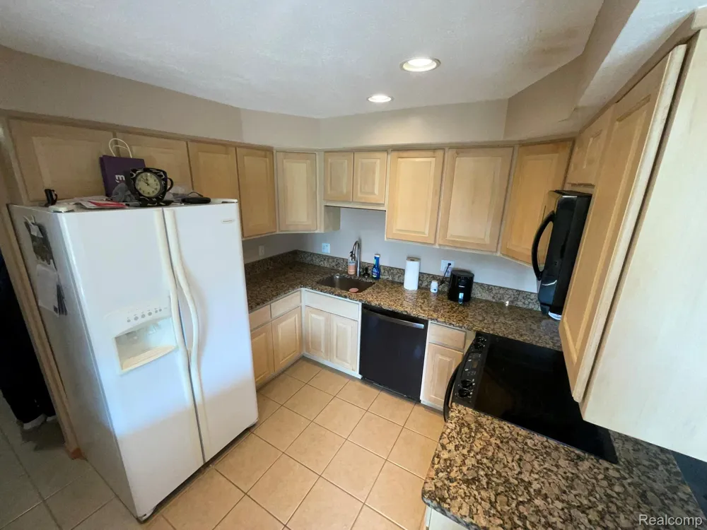 32450 Barclay Square Warren City, MI 48093