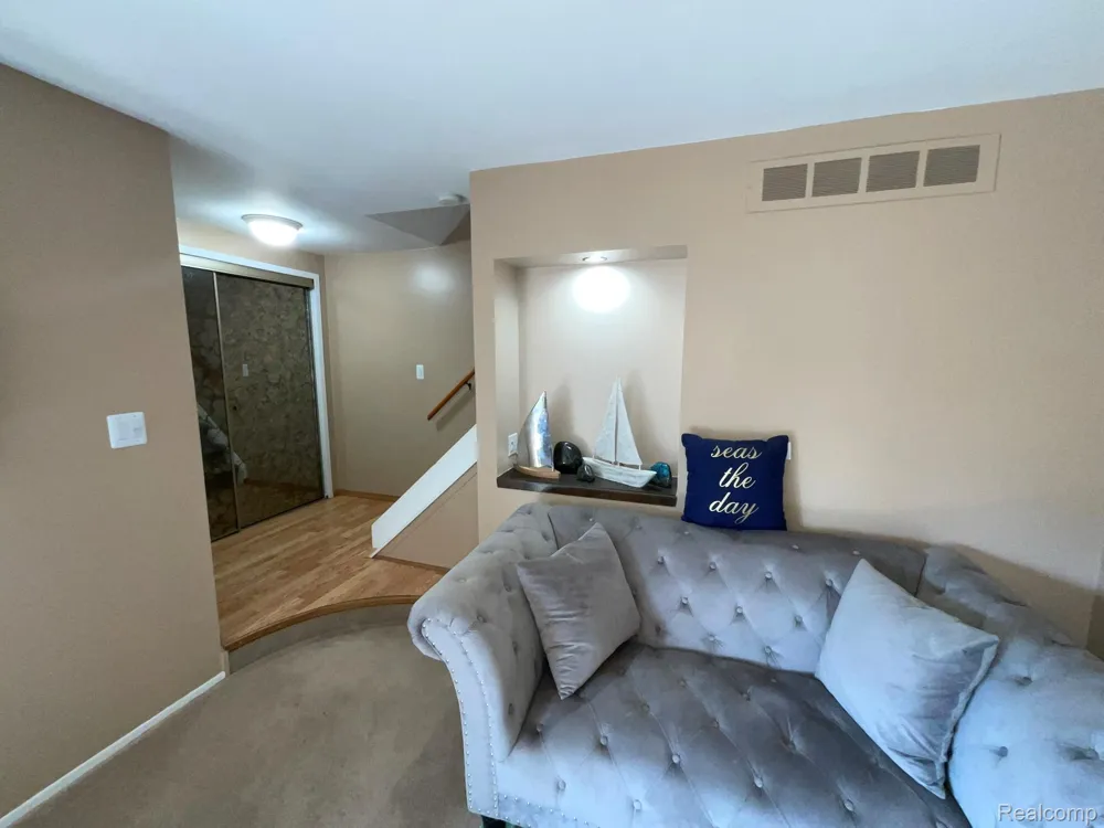 32450 Barclay Square Warren City, MI 48093