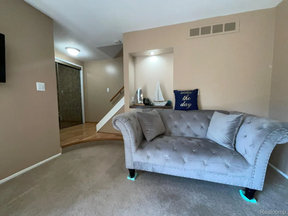 32450 Barclay Square Warren City, MI 48093