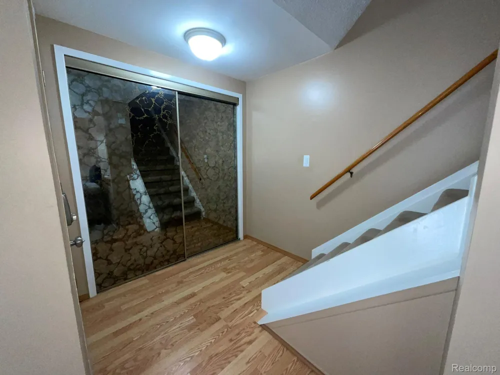 32450 Barclay Square Warren City, MI 48093