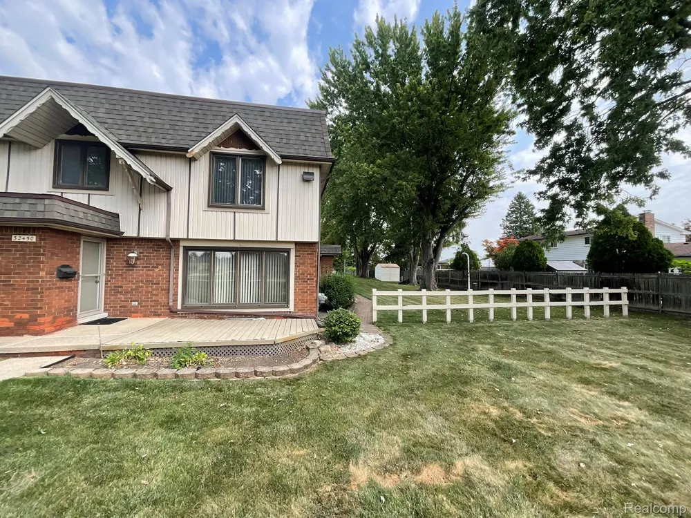 32450 Barclay Square Warren City, MI 48093