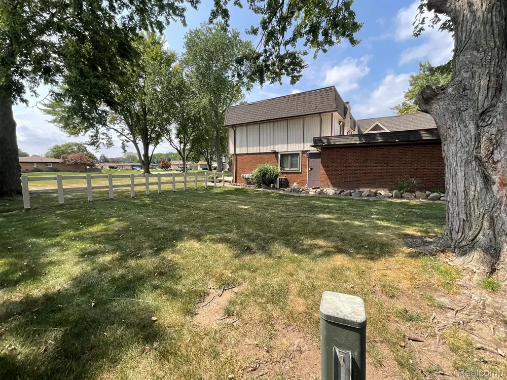 32450 Barclay Square Warren City, MI 48093