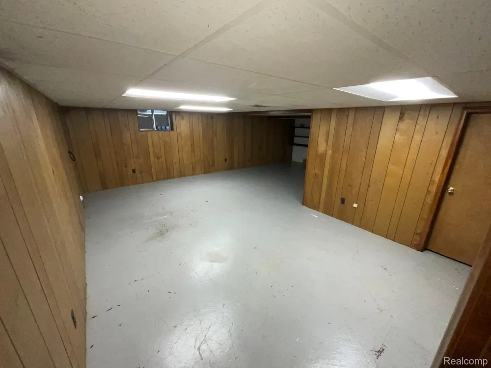 32450 Barclay Square Warren City, MI 48093