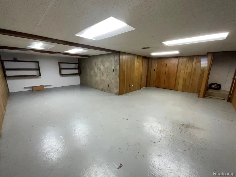 32450 Barclay Square Warren City, MI 48093