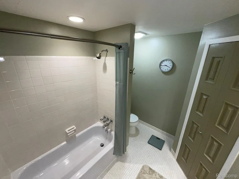 32450 Barclay Square Warren City, MI 48093