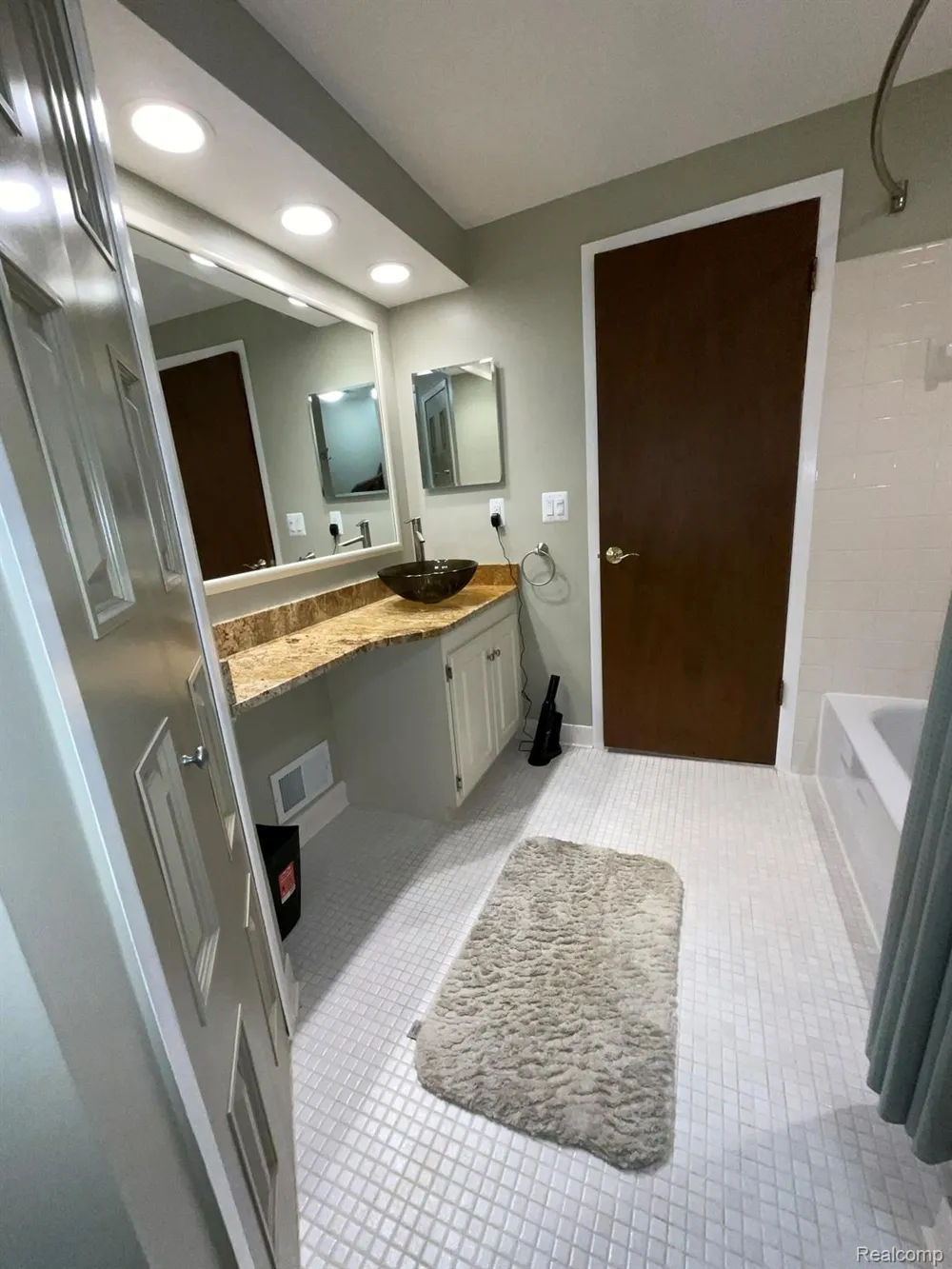 32450 Barclay Square Warren City, MI 48093