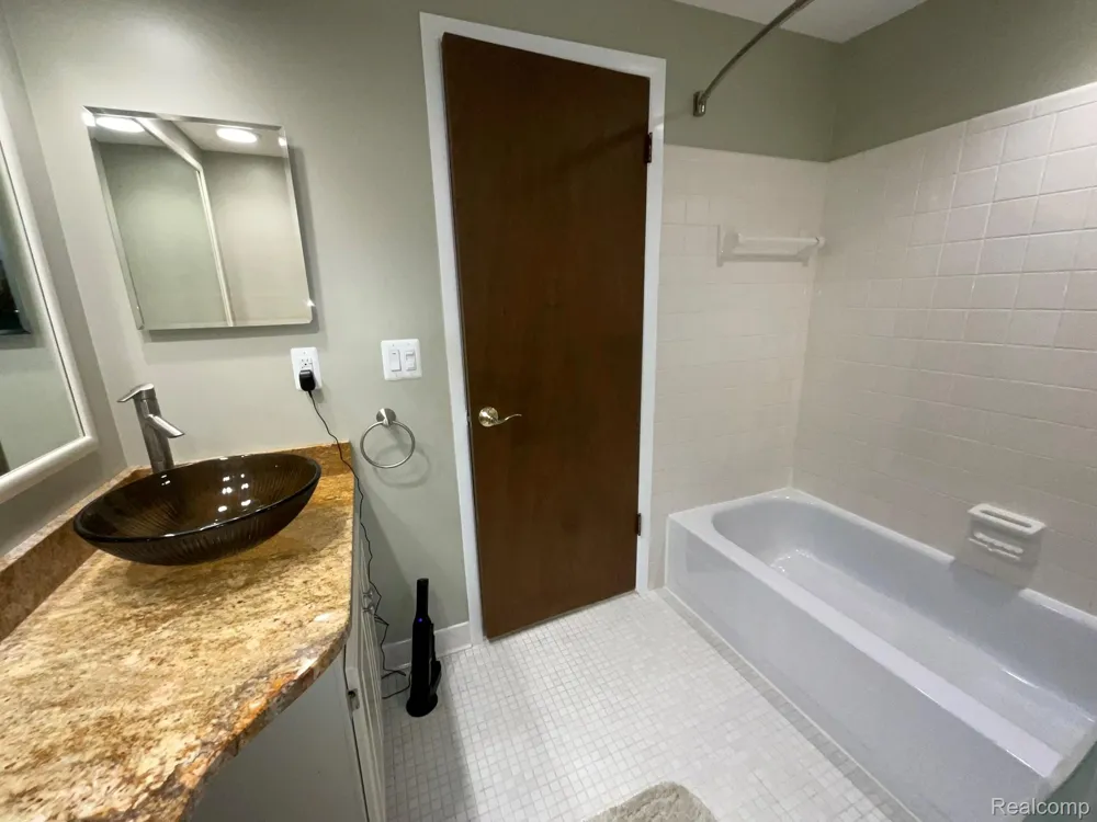 32450 Barclay Square Warren City, MI 48093