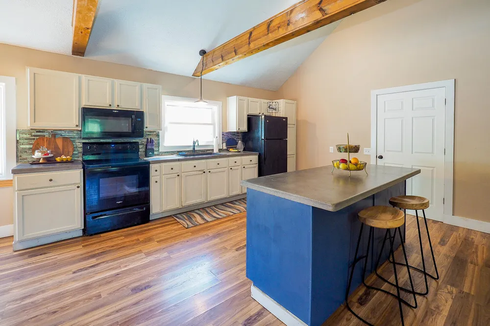 557 W James Street Lawrence Village, MI 49064