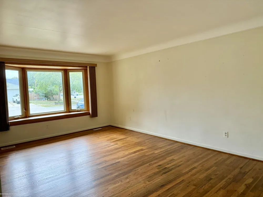 29868 Pinto Drive Warren City, MI 48093