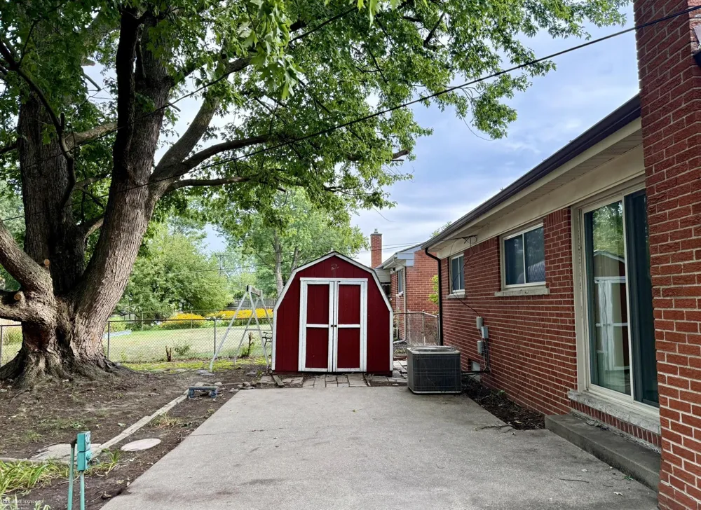 29868 Pinto Drive Warren City, MI 48093