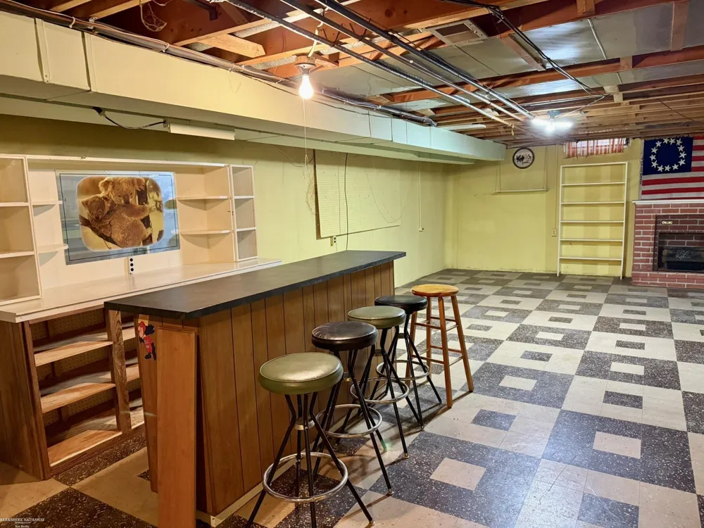 29868 Pinto Drive Warren City, MI 48093
