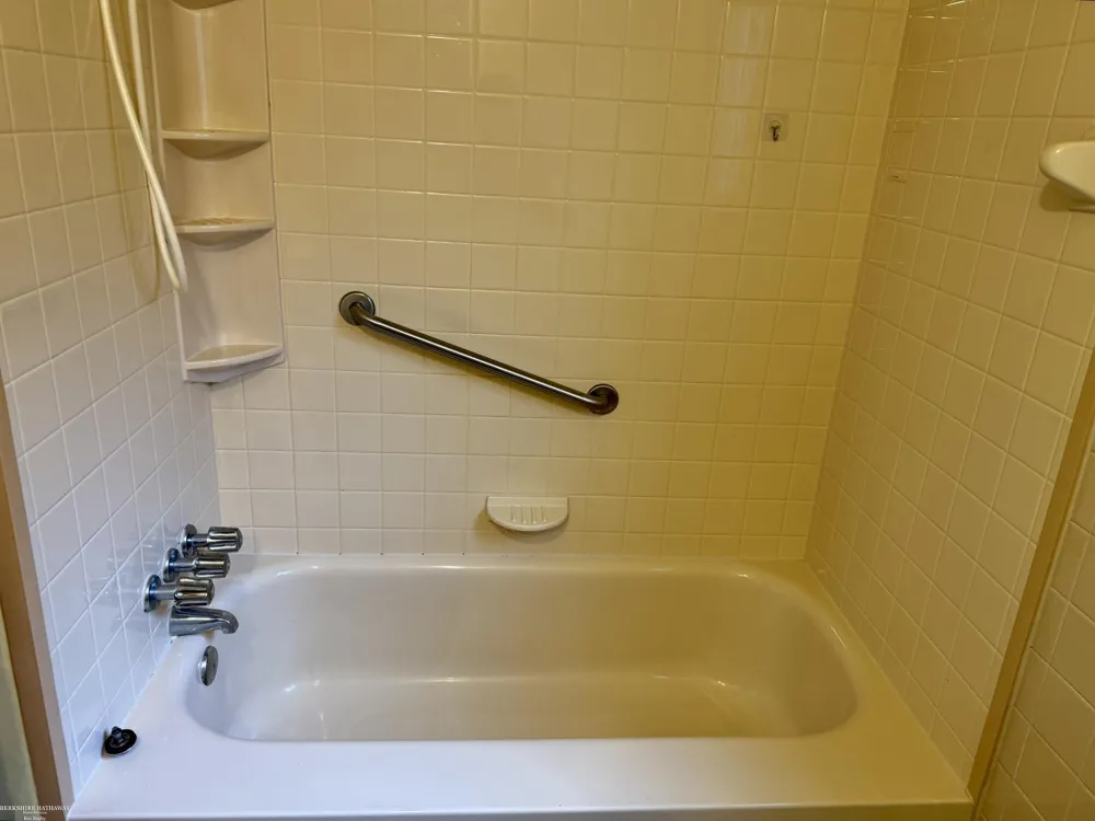 29868 Pinto Drive Warren City, MI 48093