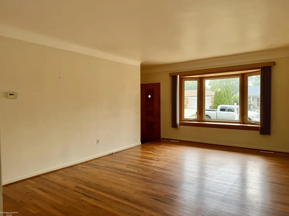 29868 Pinto Drive Warren City, MI 48093