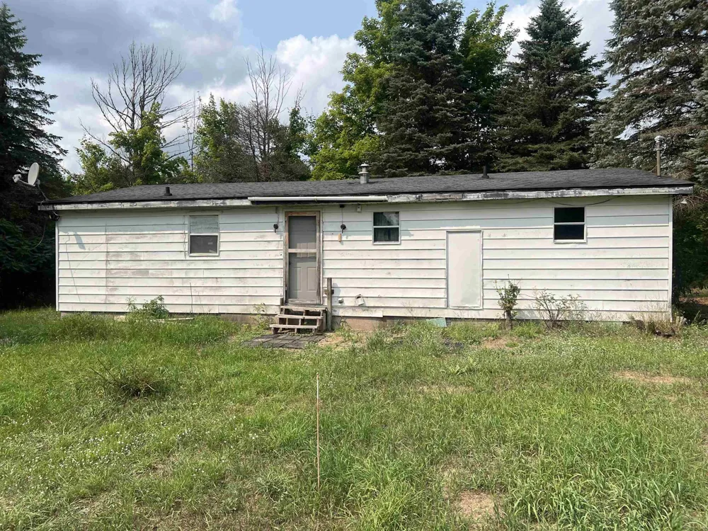 10317 North Long Lake Road Long Lake Township, MI 49685