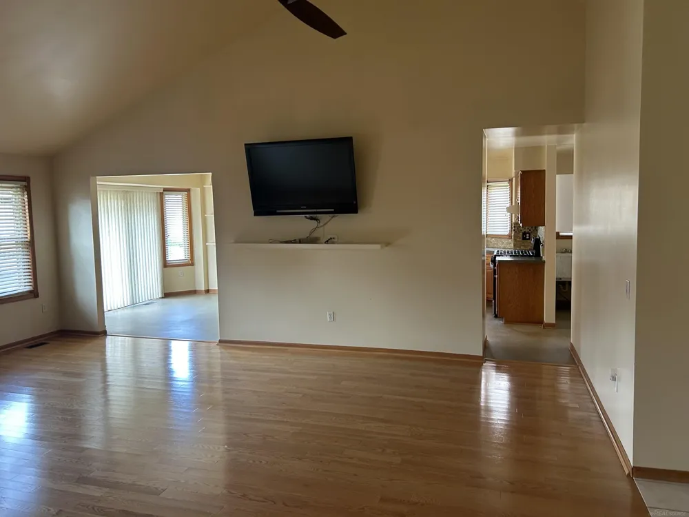 11297 Martha Drive Warren City, MI 48093