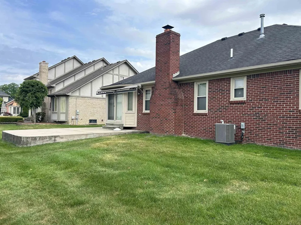 11297 Martha Drive Warren City, MI 48093