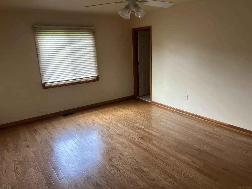 11297 Martha Drive Warren City, MI 48093