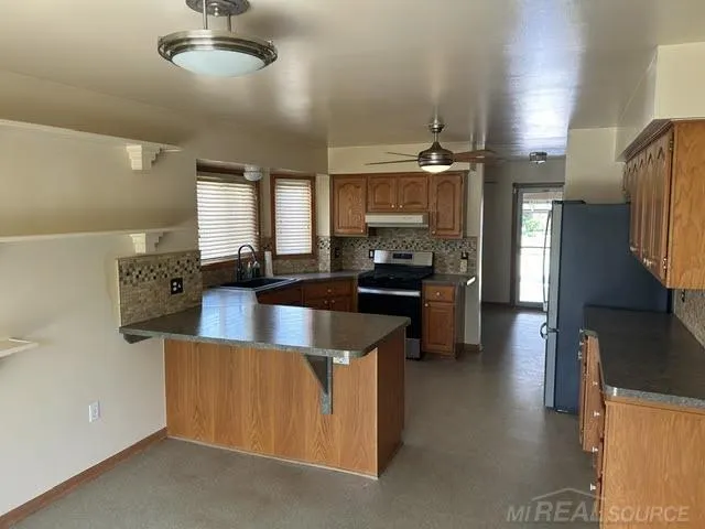 11297 Martha Drive Warren City, MI 48093