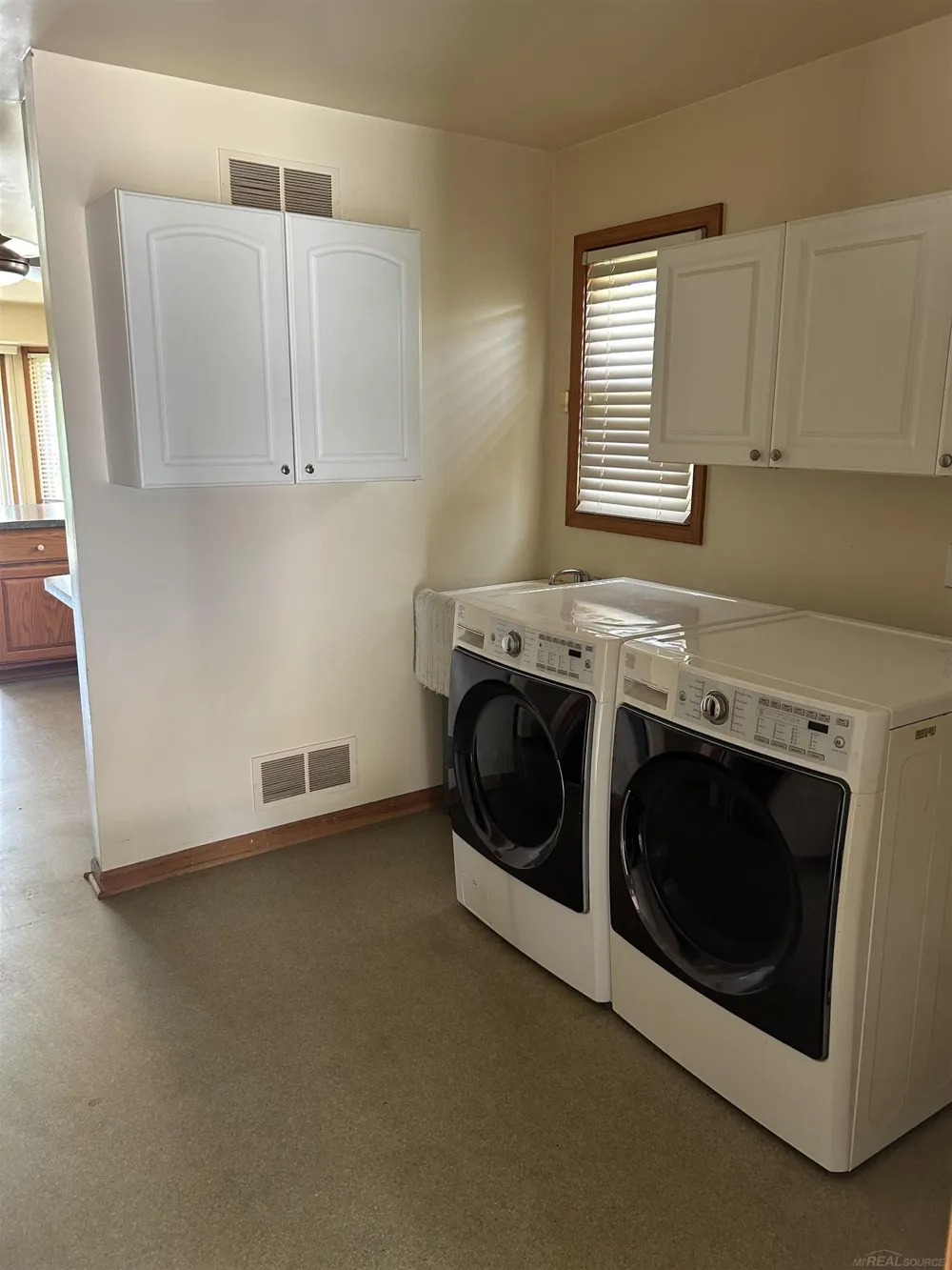 11297 Martha Drive Warren City, MI 48093