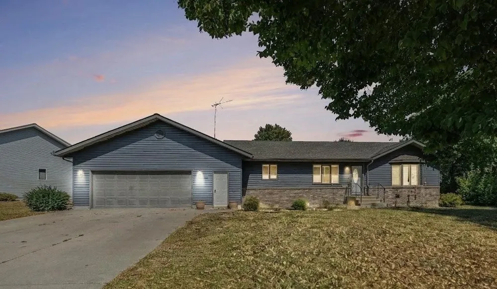 610 W Maple Street Edgerton, MN 56128