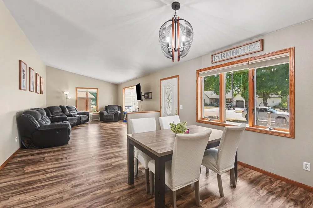 610 W Maple Street Edgerton, MN 56128