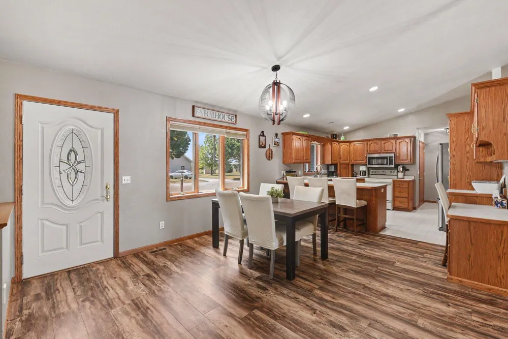 610 W Maple Street Edgerton, MN 56128