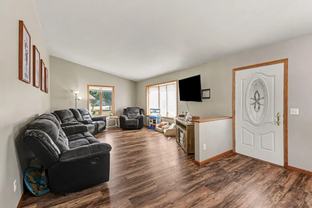610 W Maple Street Edgerton, MN 56128