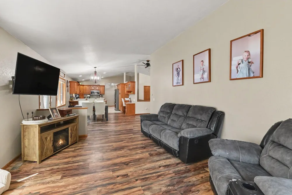 610 W Maple Street Edgerton, MN 56128