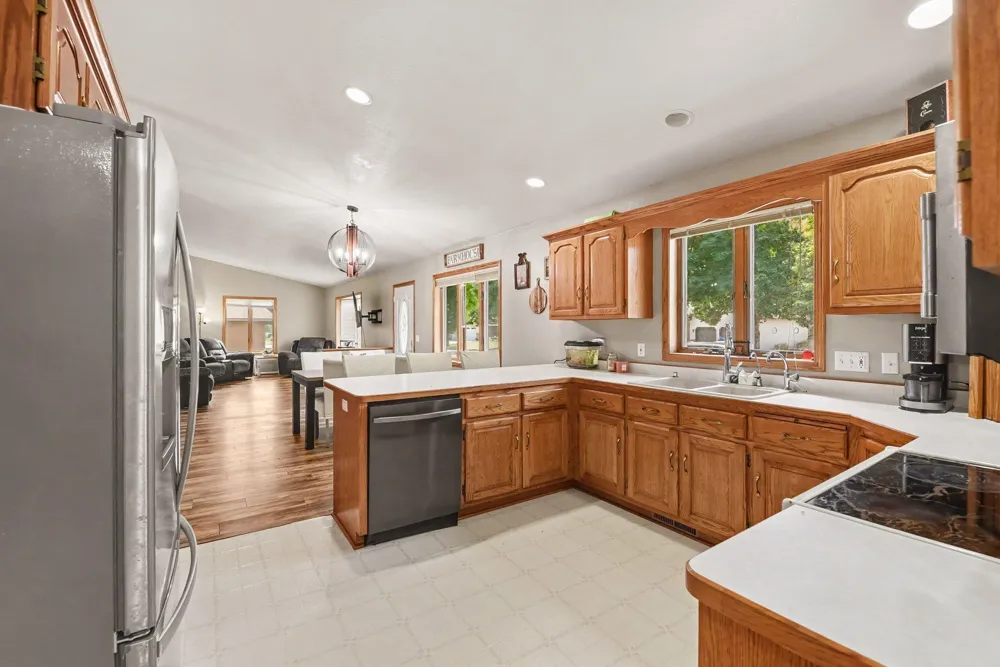 610 W Maple Street Edgerton, MN 56128