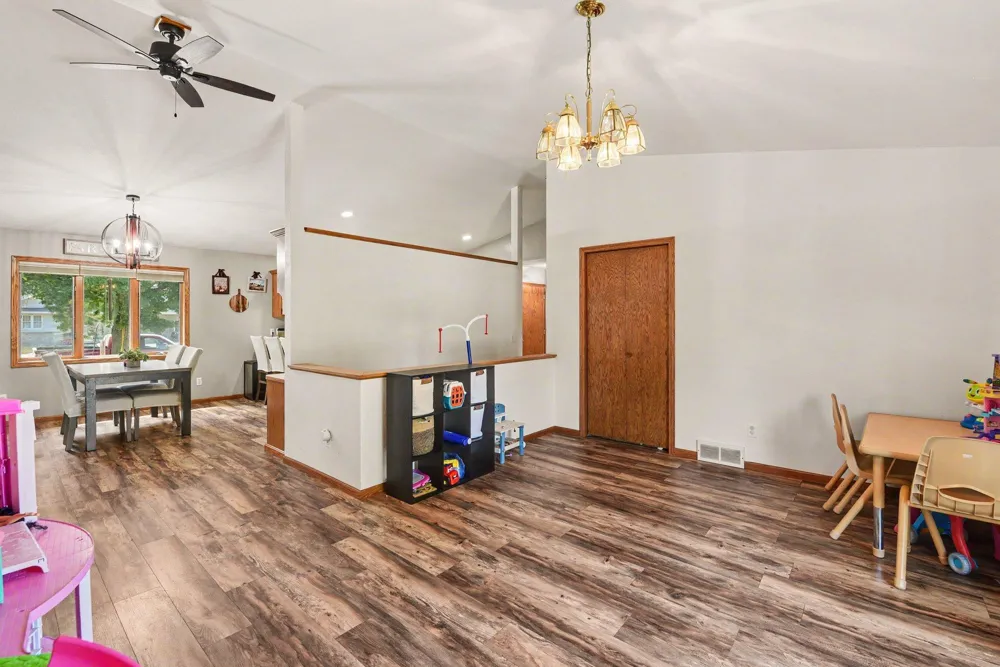 610 W Maple Street Edgerton, MN 56128