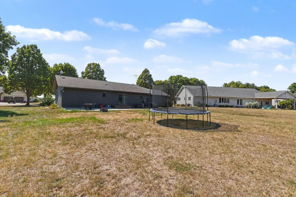 610 W Maple Street Edgerton, MN 56128