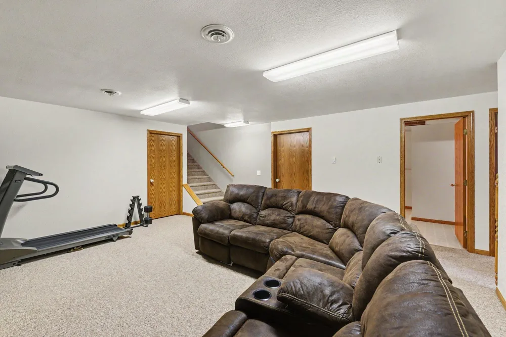 610 W Maple Street Edgerton, MN 56128
