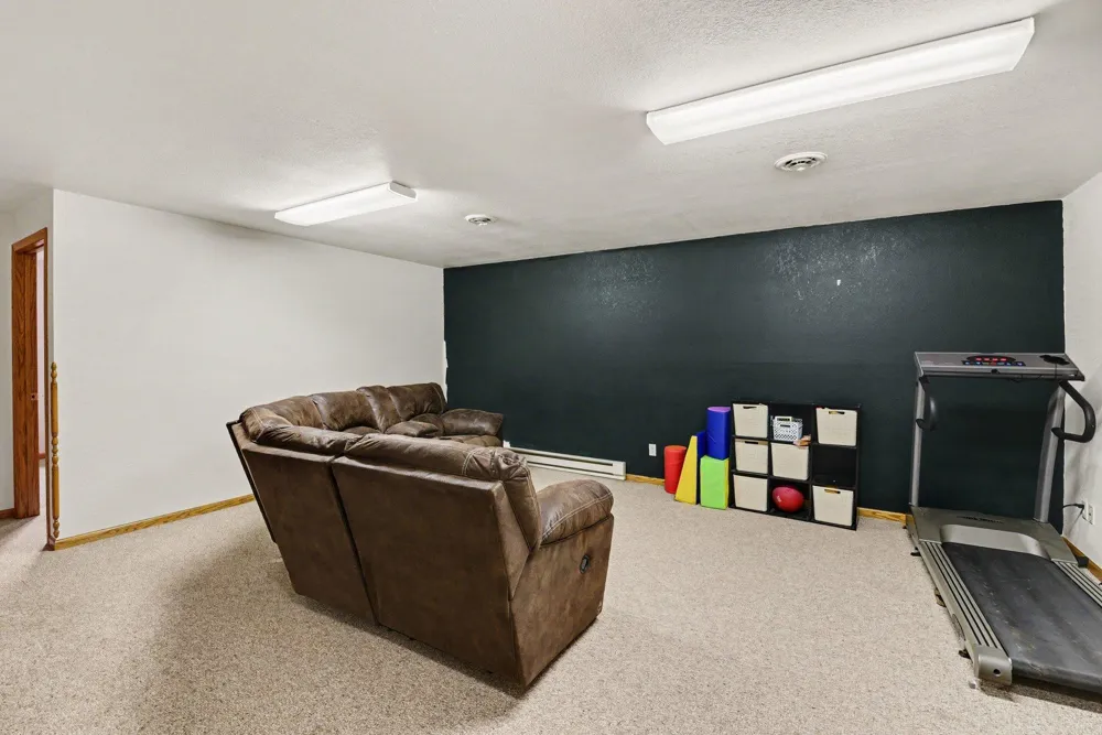 610 W Maple Street Edgerton, MN 56128
