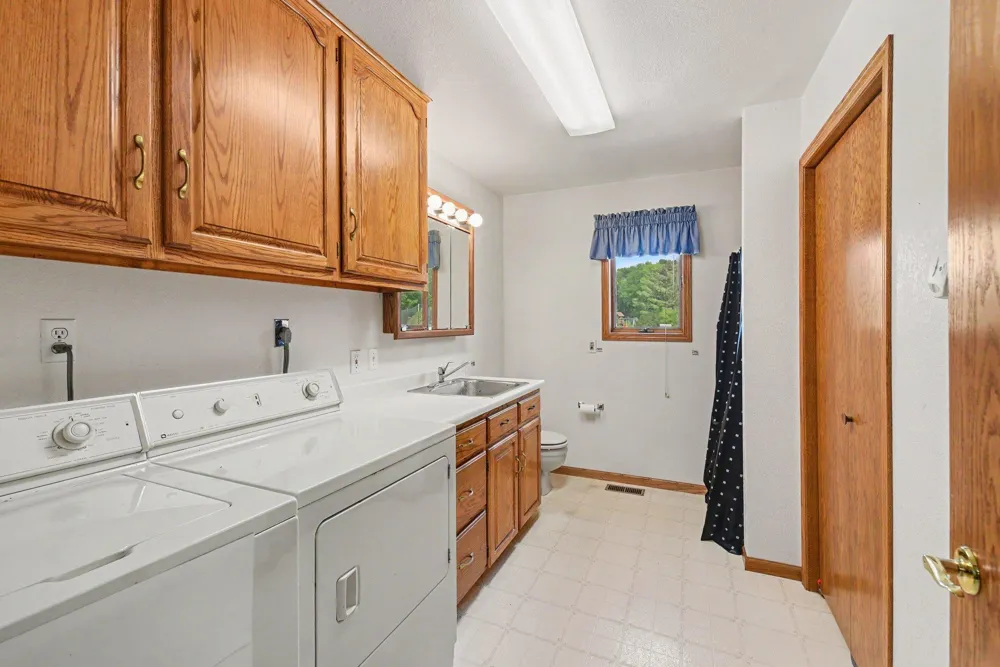 610 W Maple Street Edgerton, MN 56128