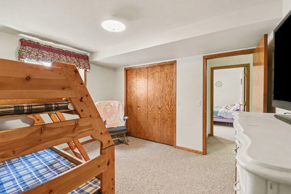 610 W Maple Street Edgerton, MN 56128