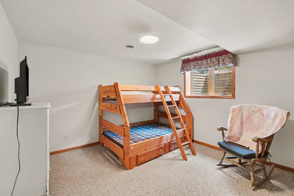 610 W Maple Street Edgerton, MN 56128