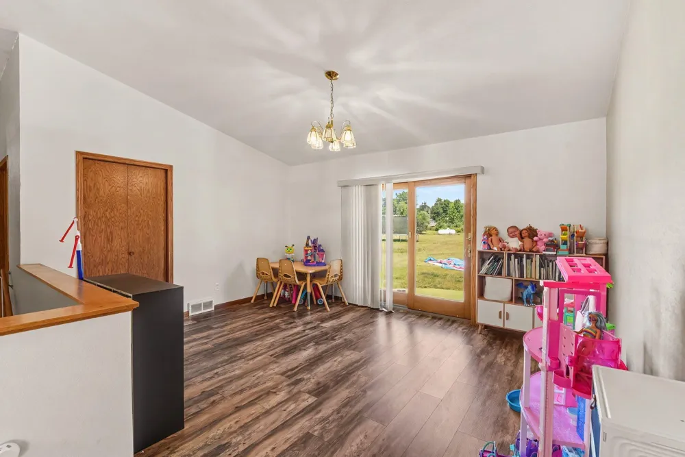610 W Maple Street Edgerton, MN 56128