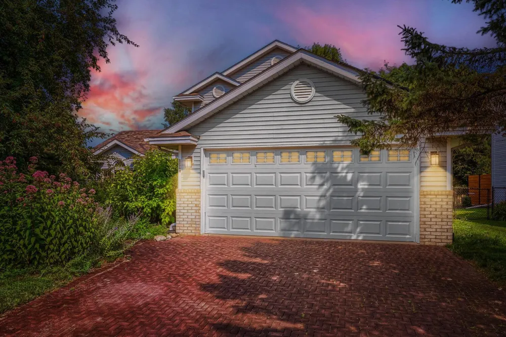 1119 Bonnieview Drive Woodbury, MN 55129